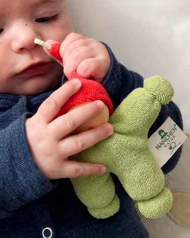 Wichtel Rattle Doll Green
