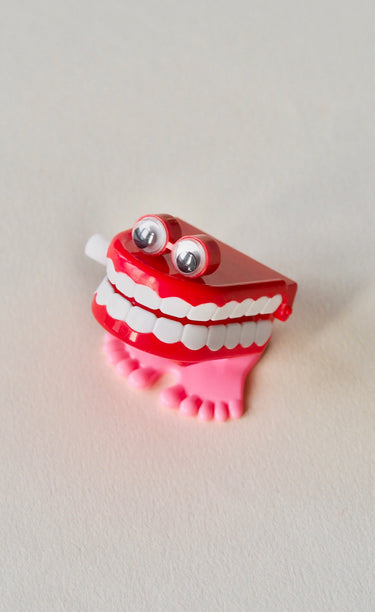 Wind-up Chattering Teeth